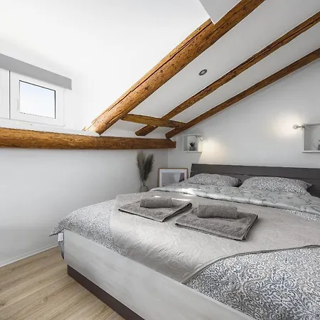 Urban Loft Old Town Apartment Porec