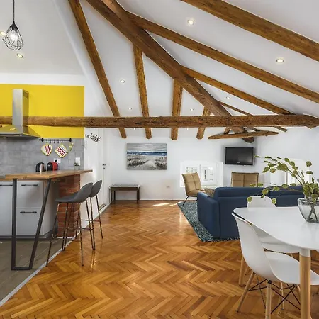 Urban Loft Old Town 아파트 포레치