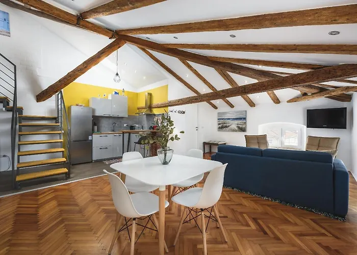 Urban Loft Old Town Apartman *