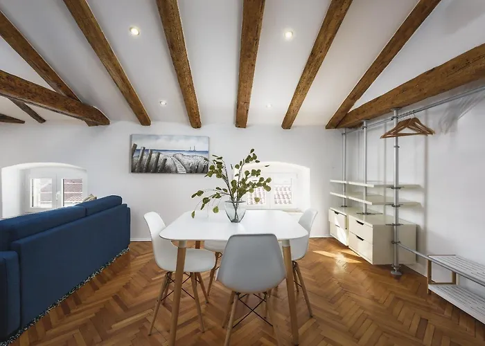 Urban Loft Old Town Daire *