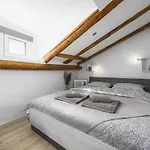Urban Loft Old Town Апартаменти Пореч