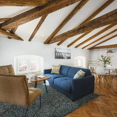 Urban Loft Old Town